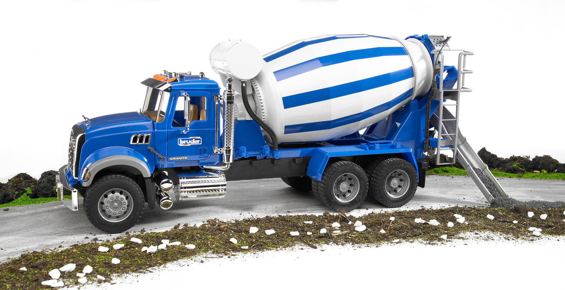Bruder MACK Granite Cement Mixer 02814 1:16 scale construction truck with rotating cement drum and opening cab doors