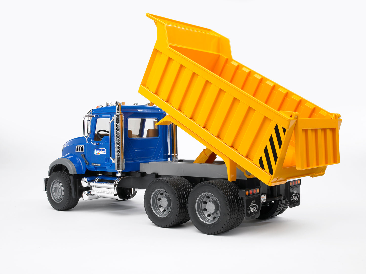 Bruder MACK Granite Tip Truck 02815 1:16 construction dump truck with tipping tray and opening doors