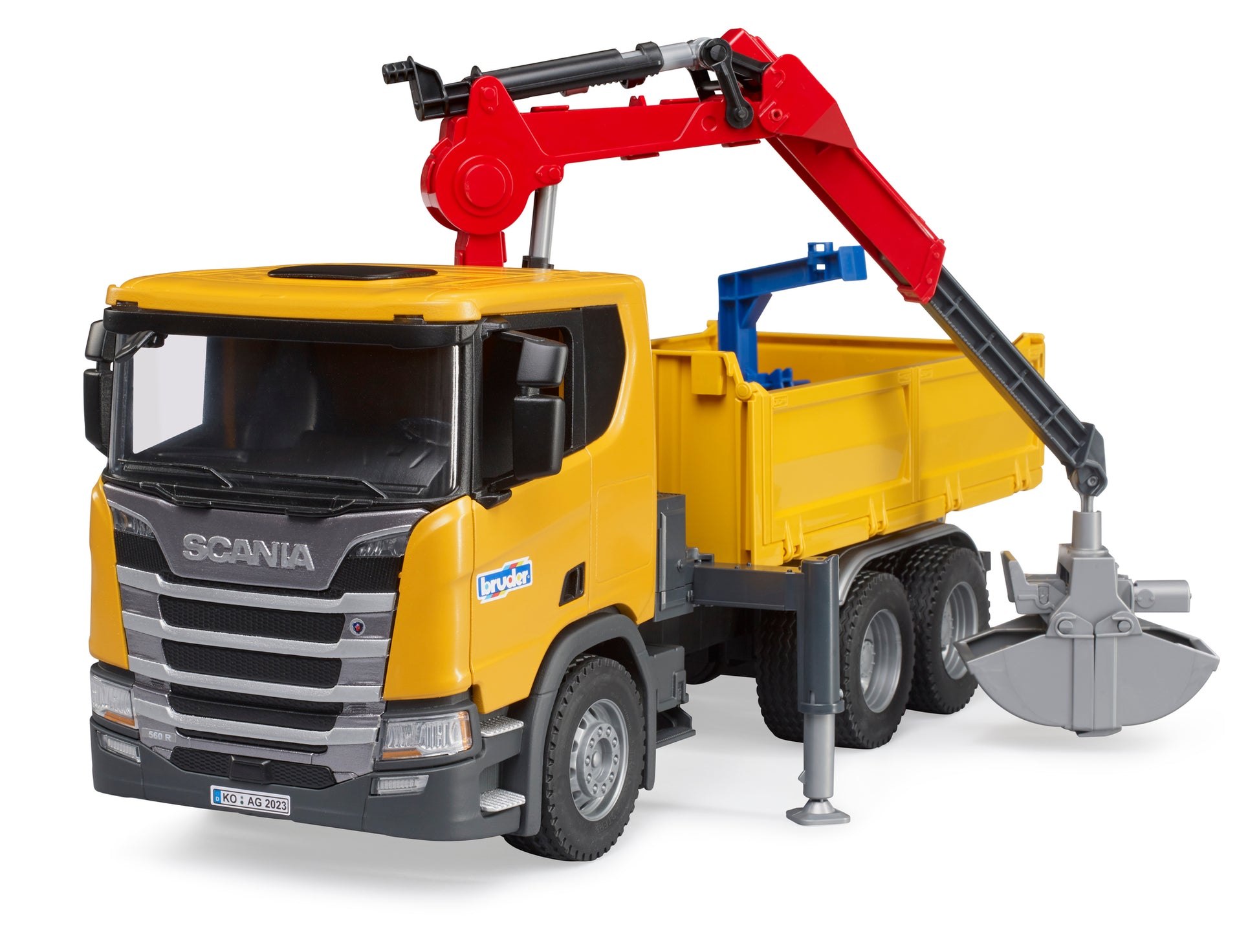 Bruder Scania Super 560R construction truck with rotating crane, tipping tray and two pallets in 1:16 scale