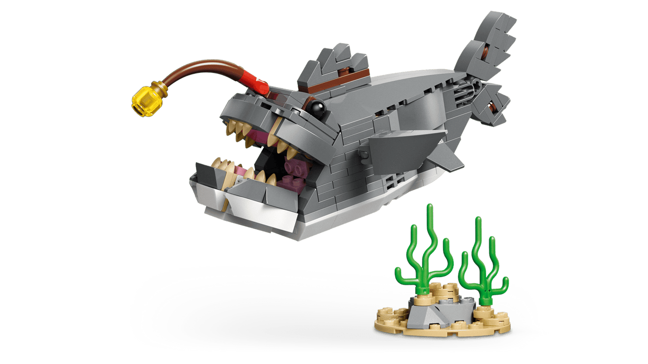 LEGO® Creator 3 in 1 - Fierce Shark with a Treasure Chest 31381