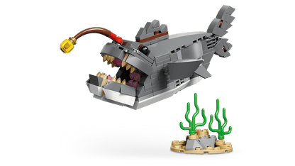 LEGO® Creator 3 in 1 - Fierce Shark with a Treasure Chest 31381