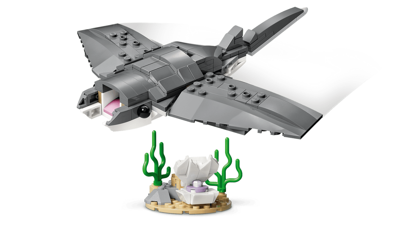 LEGO® Creator 3 in 1 - Fierce Shark with a Treasure Chest 31381