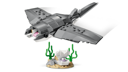 LEGO® Creator 3 in 1 - Fierce Shark with a Treasure Chest 31381