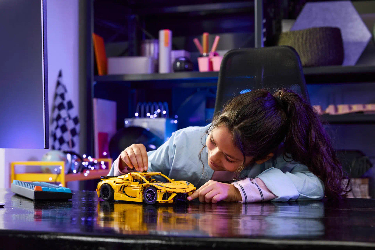 LEGO® Technic - Chevrolet Corvette Stingray 42205