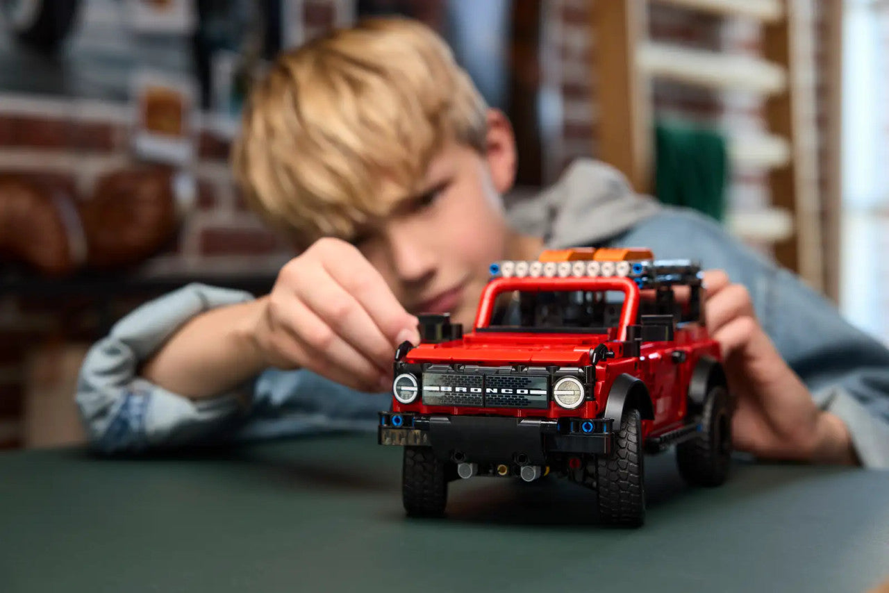 LEGO®Technic™ - Ford Bronco® SUV 42213