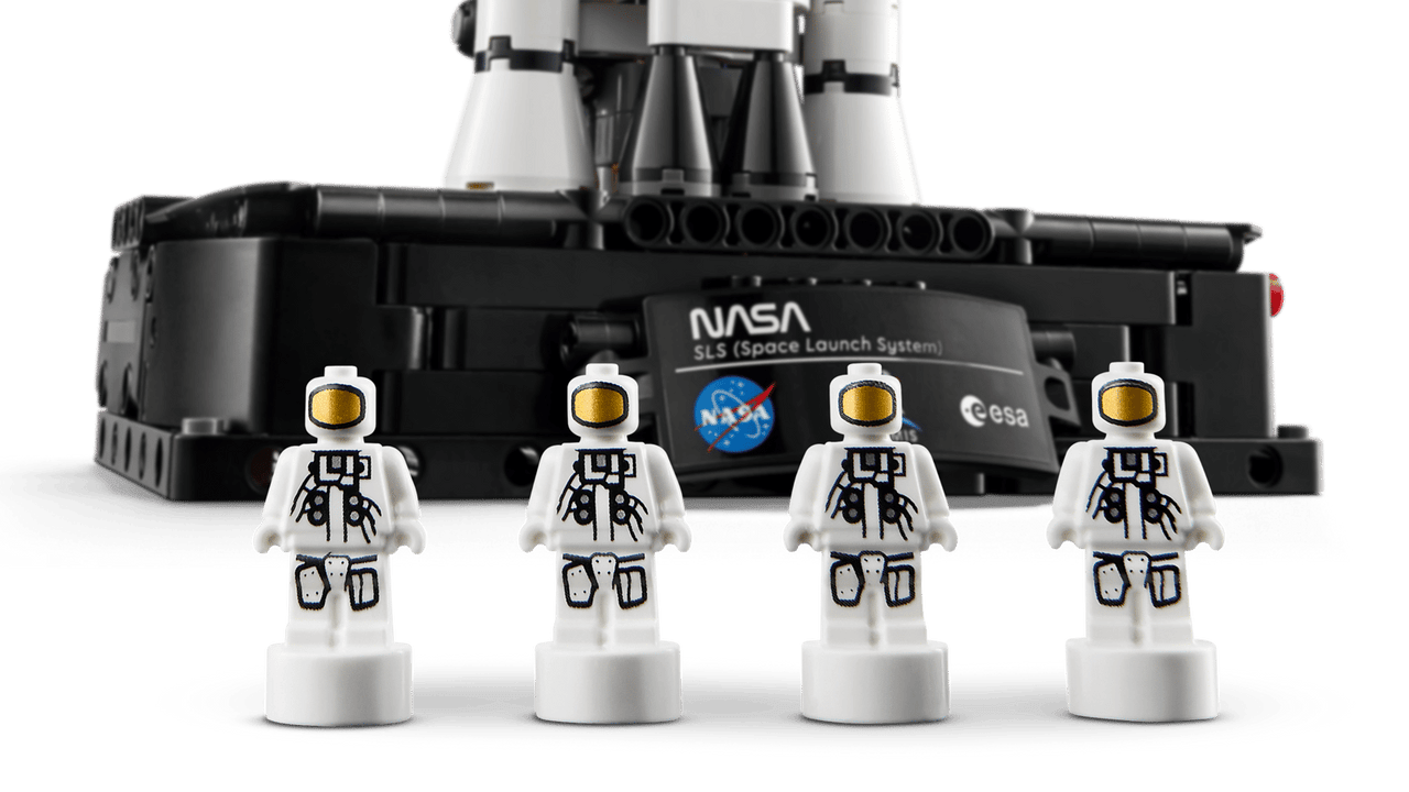 LEGO® Technic - NASA Artemis Space Launch System Rocket 42221