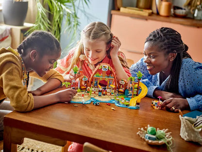 LEGO® Friends - Family Vacation Beach Resort 42673