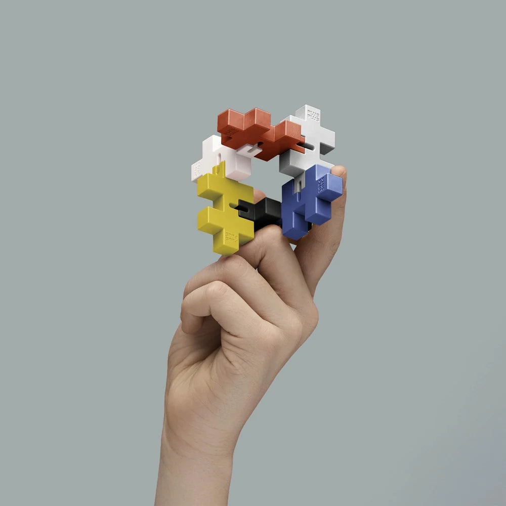Plus-Plus HEXEL Mondrian Composition A flexible sensory fidget toy inspired by Piet Mondrian with six interconnected colourful pieces