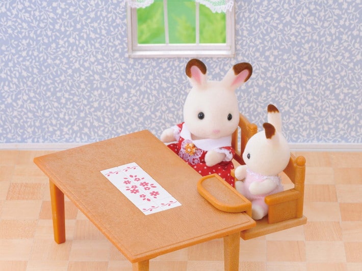 Sylvanian Families - Family Table and Chairs *Minor Box Damage*