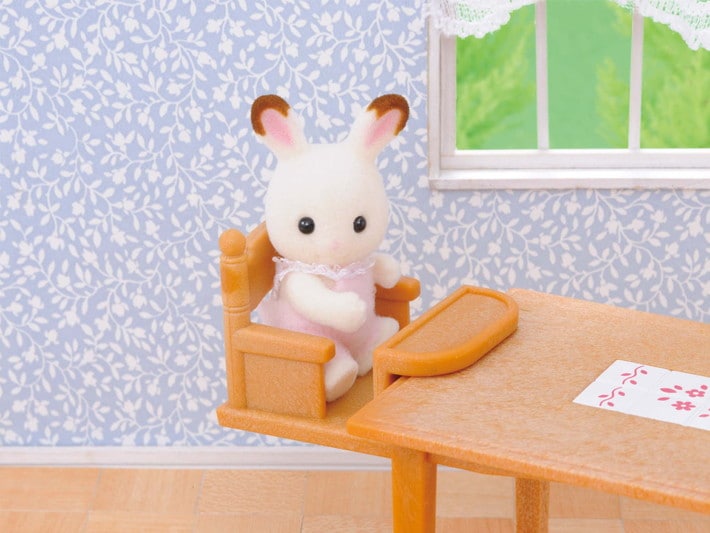 Sylvanian Families - Family Table and Chairs *Minor Box Damage*