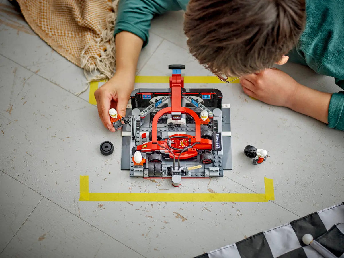LEGO® City - F1® Pit Stop & Pit Crew with Ferrari Car  60443