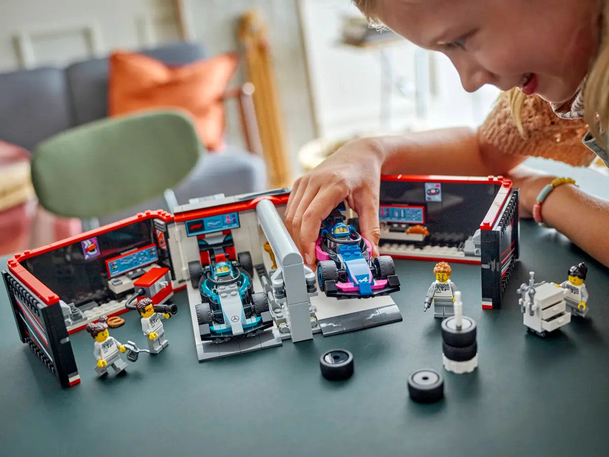 LEGO® City - F1® Garage & Mercedes-AMG & Alpine Cars  60444