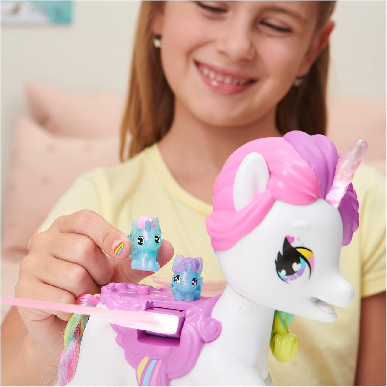 Hatchimals - Magic Wing Unicorn