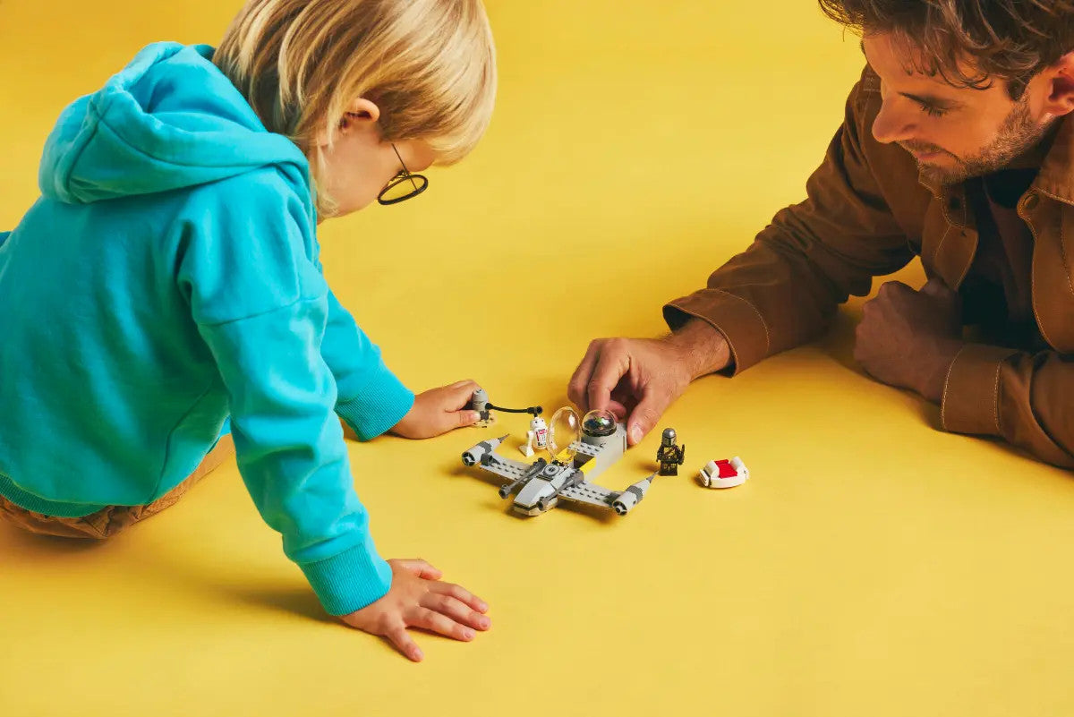 LEGO®  Star Wars™ - Mando and Grogu's N-1 Starfighter™ 75410
