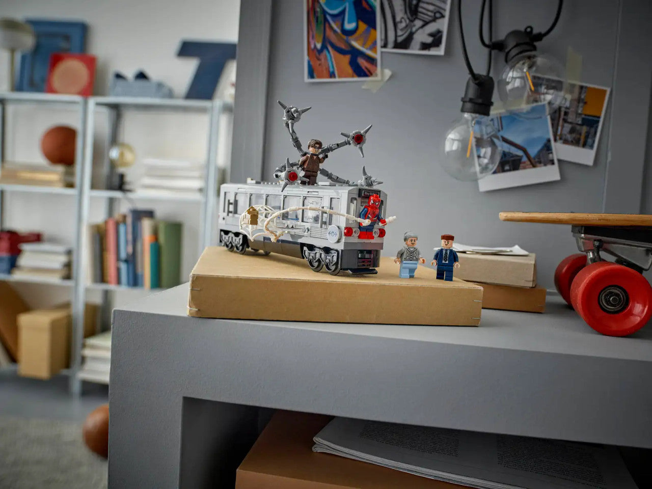 LEGO® Marvel - Spider-Man vs. Doc Ock Subway Train Scene 76321