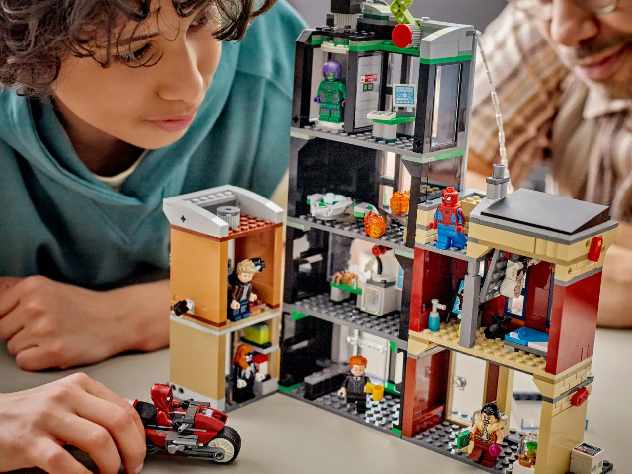 LEGO® Marvel - Spider-Man vs. Oscorp 76324
