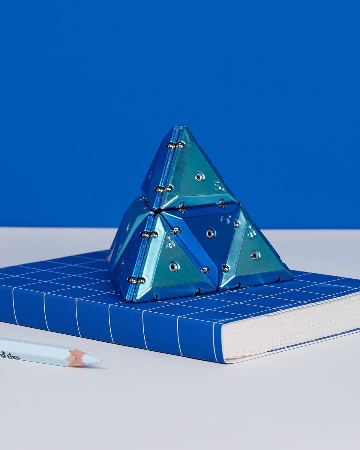 Speks Chrome Pyramid Geode - Cosmos