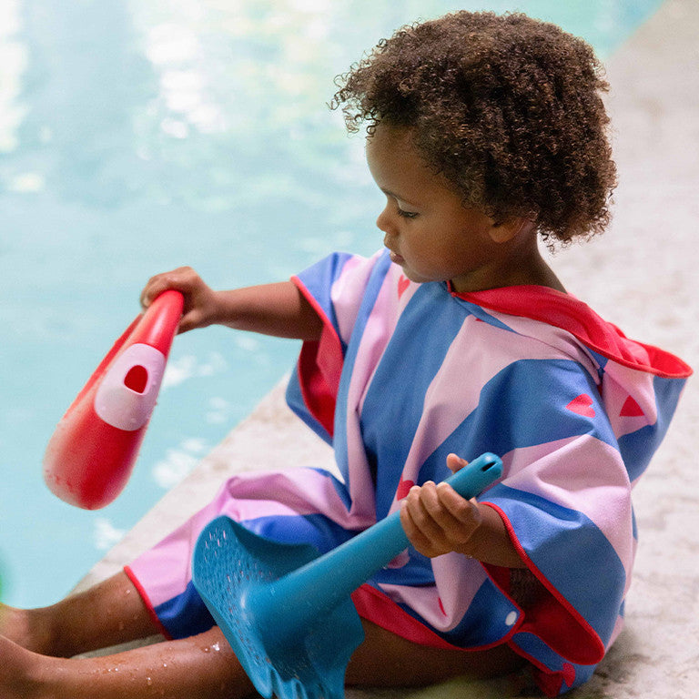 Quut - Hooded Towel - Cherry Red Hearts