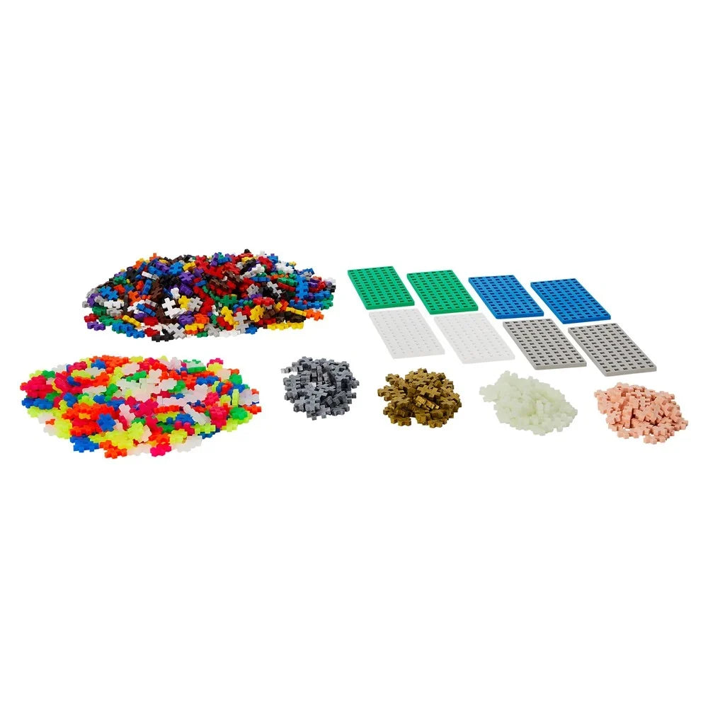 Full set contents: 1200 Plus-Plus pieces, four baseplates and the guidebook laid out