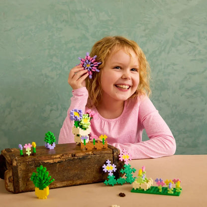 Finished Plus-Plus flower shop scene with a display stand, potted plants and bouquets