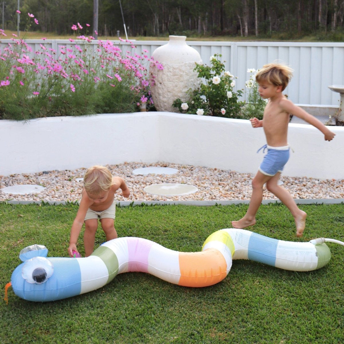 Sunnylife - Inflatable Snake Sprinkler - Into the Wild