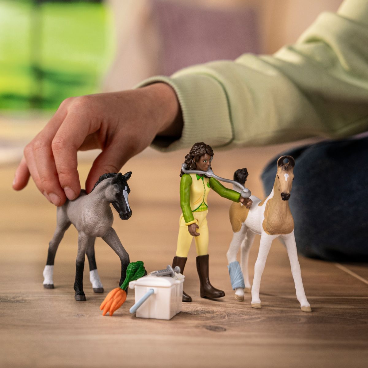 Schleich - Sarah's First Aid Kit 42777 -  Horse Club Playset
