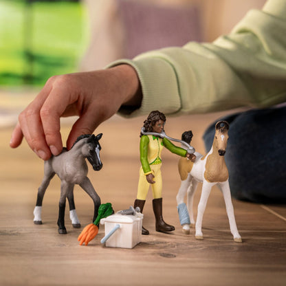 Schleich - Sarah's First Aid Kit 42777 -  Horse Club Playset
