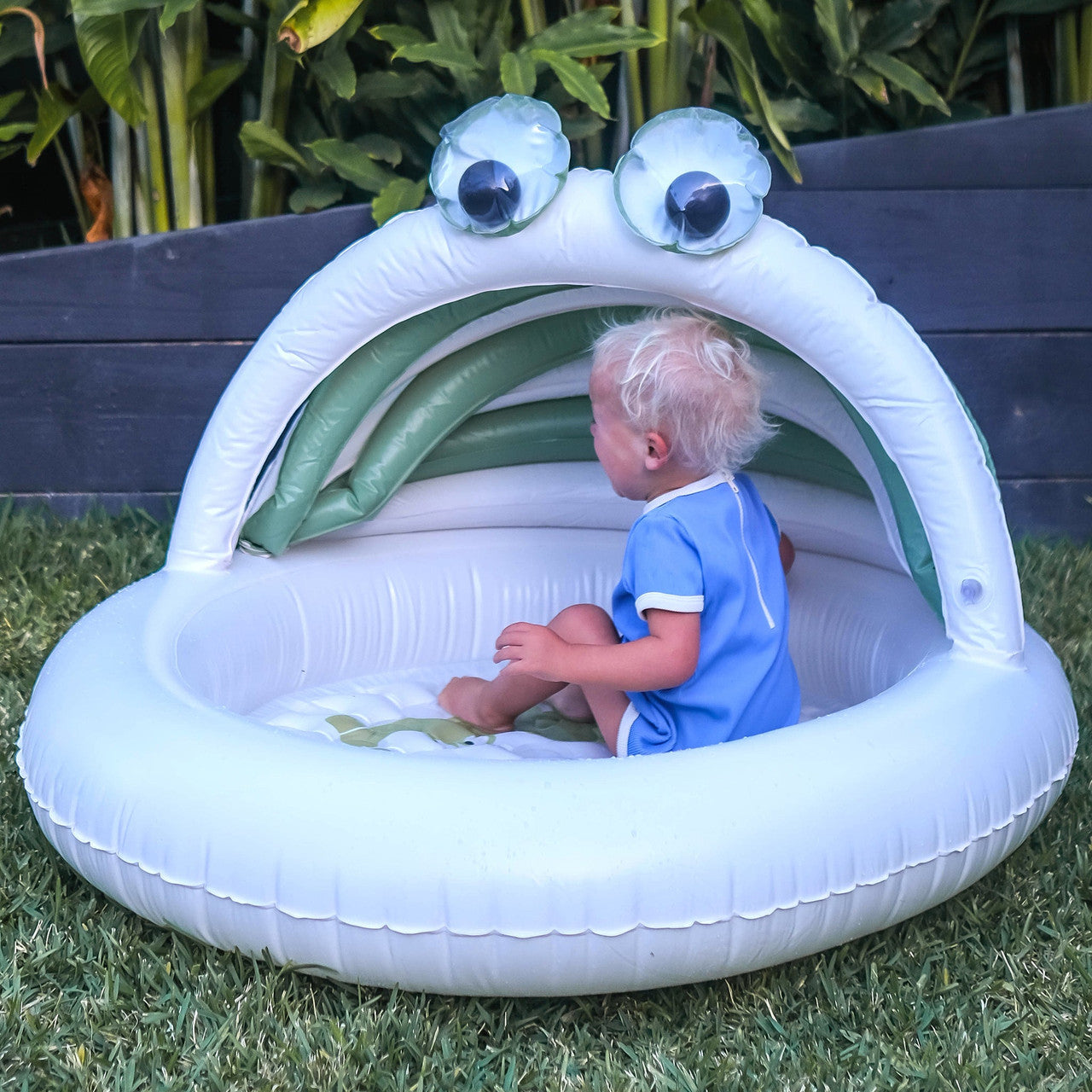 Sunnylife - Kids Inflatable Pool - Cookie the Croc Khaki