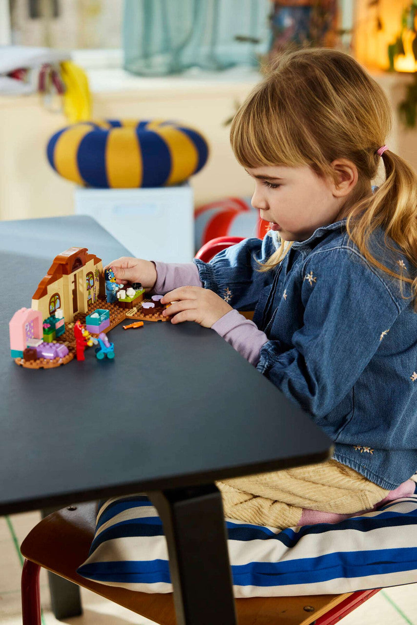LEGO® Bluey - School with Rusty and Bluey 11221