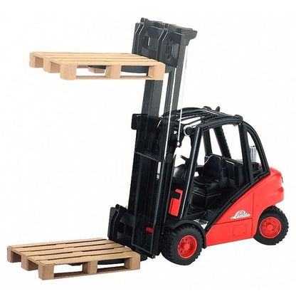 Bruder Linde Fork Lift H30D 02511 1:16 scale forklift with working lift mast and two Euro pallets