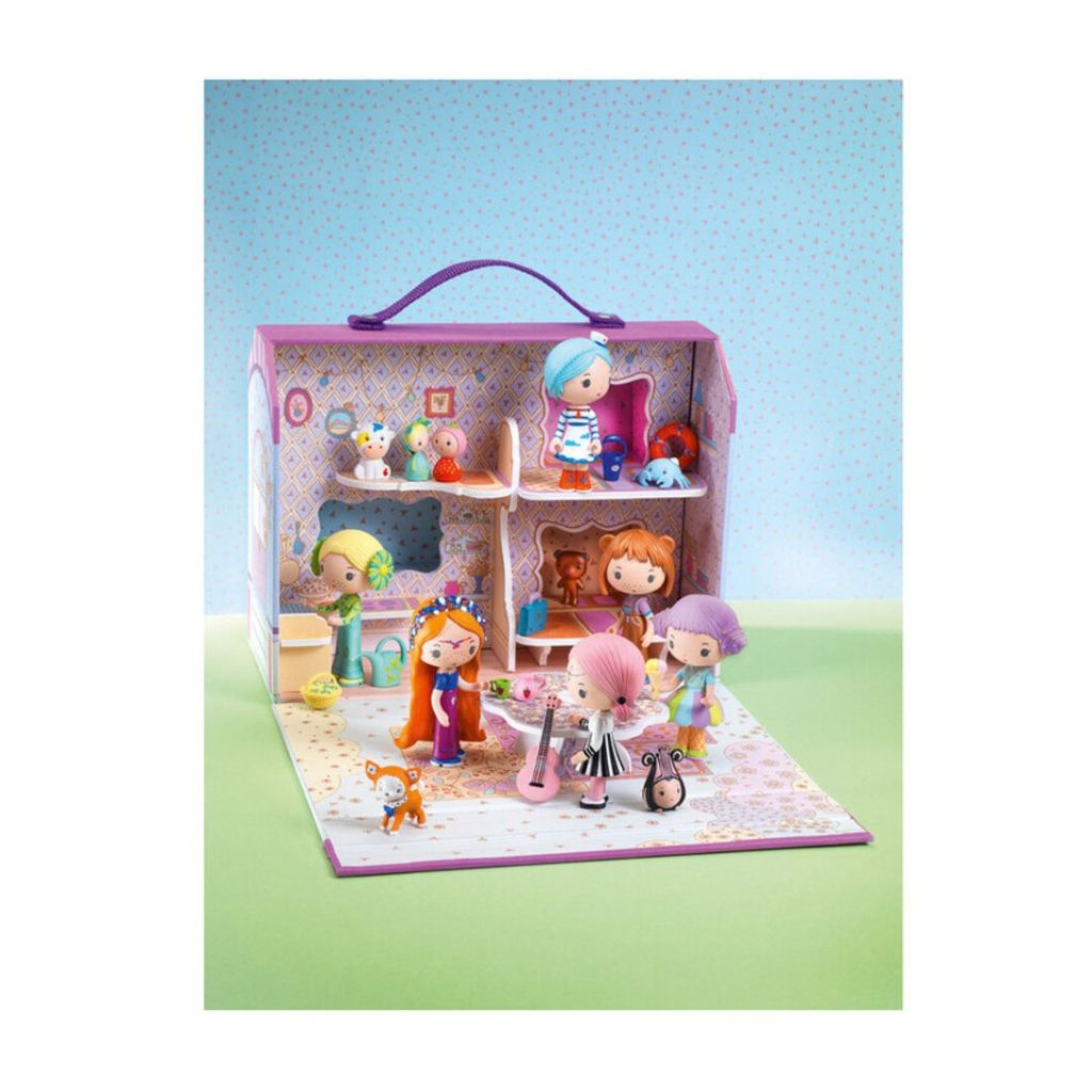 Pet companion included with the Djeco Tinyly Bluchka and Indie caravan house set