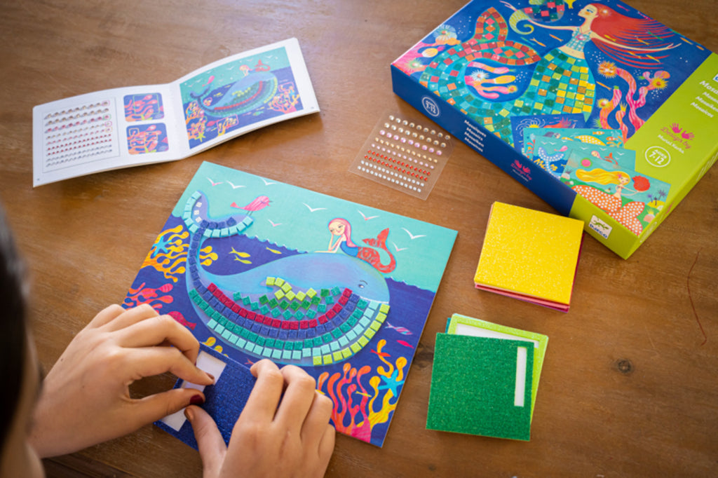 Colour step-by-step booklet from the Djeco Mermaid's Song mosaic kit for beginner crafters