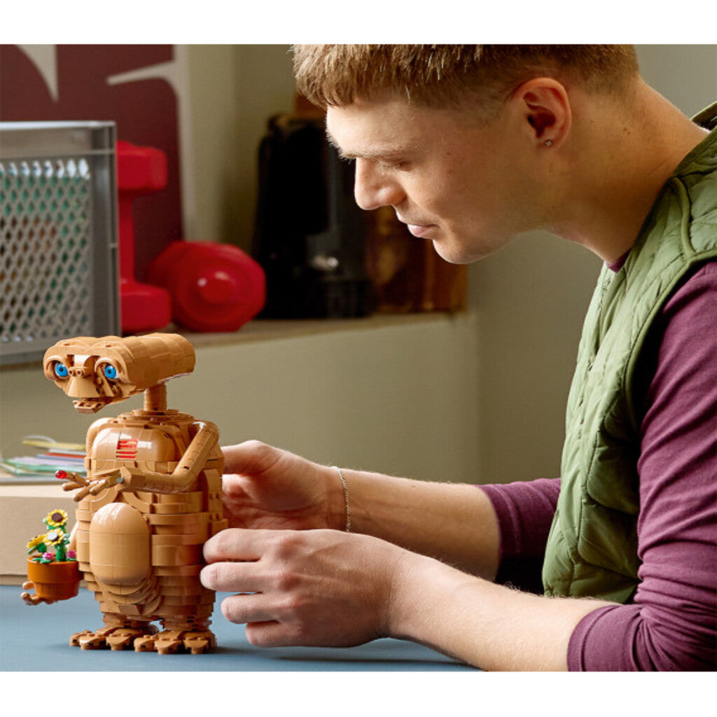 Rear view of the LEGO E.T. the Extra-Terrestrial 21370 model showing the posable neck