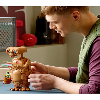 Rear view of the LEGO E.T. the Extra-Terrestrial 21370 model showing the posable neck