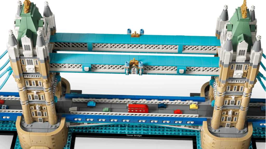The River Thames approach section at the end of the LEGO 21067 Tower Bridge model