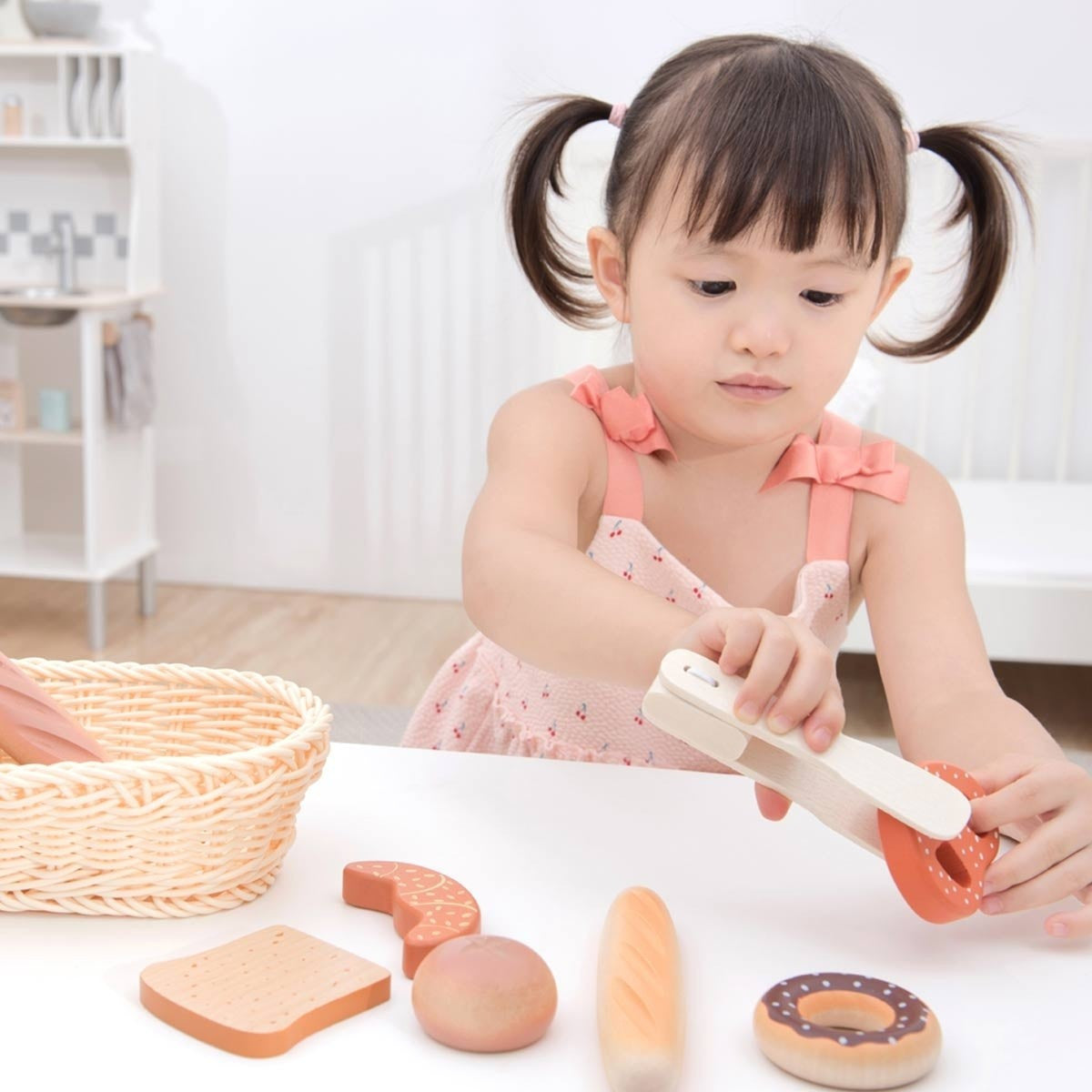 New Classic Toys - Bread Basket