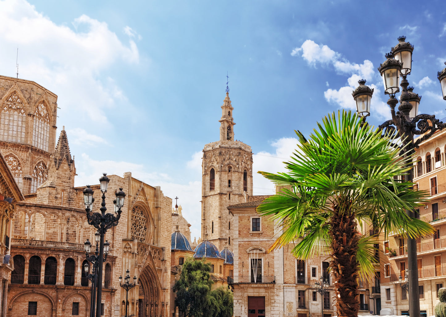 Ravensburger Saint Mary's Square Valencia 1000 piece jigsaw puzzle featuring the historic Plaza de la Virgen and stunning Spanish architecture
