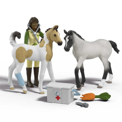 Schleich HORSE CLUB Sarah's First Aid Kit 42777 playset with Sarah figurine and foals